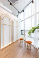 자연광 가득한 프리미엄 요가원 라운지 공간